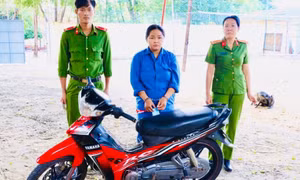Tóm “nữ quái” dùng dao đe dọa cướp xe ôm