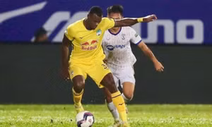 HLV Kiatisuk thừa nhận hết cơ hội ở V-League 2022