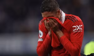 Ten Hag thông báo cú sốc Varane