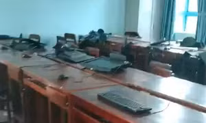 Nhóm học sinh cấp 2 lẻn vào trường cấp 1 đập phá thiết bị dạy học