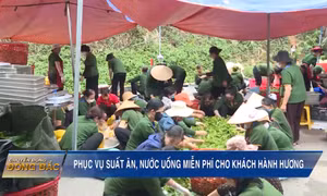 Phục vụ suất ăn, nước uống miễn phí cho khách hành hương