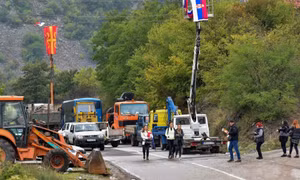 Serbia phái tư lệnh tới biên giới với Kosovo