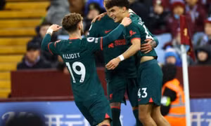 Liverpool áp sát top 4 Ngoại hạng Anh