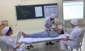 Người truyền ngọn lửa nhiệt huyết cho sinh viên
