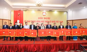 Ủy ban MTTQ tỉnh Quảng Ninh nhận Cờ thi đua xuất sắc năm 2022