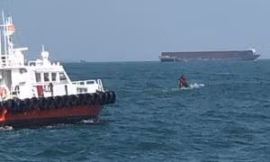 Va chạm với tàu hàng, một tàu cá bị chìm, 1 thuyền viên mất tích 
