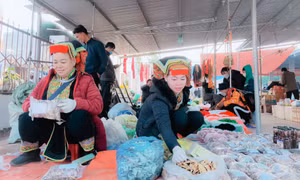 Rộn ràng chợ phiên văn hóa vùng cao Lương Mông, huyện Ba Chẽ