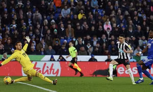 Newcastle lên nhì bảng Ngoại hạng Anh