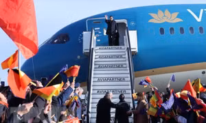 Thủ tướng tới Brussels dự Hội nghị kỷ niệm 45 năm quan hệ ASEAN-EU