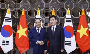 Chủ tịch nước Nguyễn Xuân Phúc hội kiến Chủ tịch Quốc hội Hàn Quốc