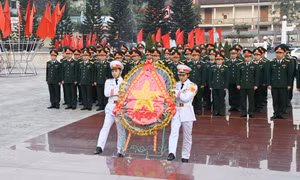 Bộ CHQS tỉnh Quảng Ninh dâng hương tưởng niệm các anh hùng, liệt sĩ