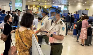 Cấm bay với khách hút thuốc, dùng giấy tờ người khác đi máy bay