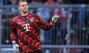 Manuel Neuer gãy chân nghỉ hết mùa giải, Bayern Munich nhận cú sốc