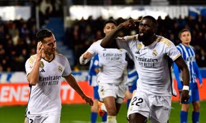 Real thắng ở phút bù để trở lại dẫn đầu La Liga