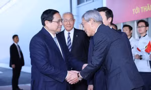 Thủ tướng Phạm Minh Chính thăm doanh nghiệp tiêu biểu của Nhật Bản và động viên công nhân Việt Nam