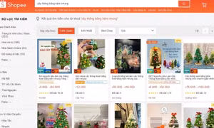 Kiếm hàng trăm triệu đồng nhờ bán cây thông Noel thủ công