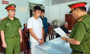 Thuê ôtô rồi đi bán lấy tiền chơi game, đánh bạc
