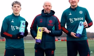 MU nhận hat-trick giải thưởng, Erik ten Hag làm ngay điều đặc biệt