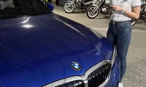 Cô gái lái ô tô BMW 140km/h bị tước bằng lái xe 3 tháng, phạt 11 triệu