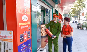 Chương trình “Đổi vũ khí, vật liệu nổ và công cụ hỗ trợ lấy bình chữa cháy”