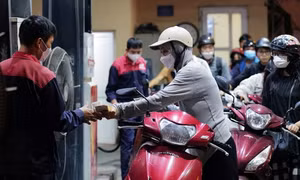 Giá xăng, dầu cùng giảm