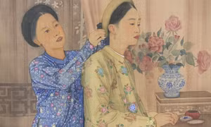 Họa sĩ tôn vinh trang phục truyền thống trên tranh lụa