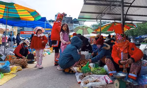 Cuối năm trảy hội chợ phiên vùng cao