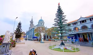 Ghé thăm Nhà thờ Hòn Gai