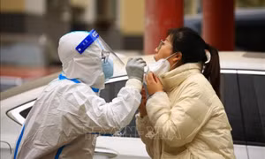 Trung Quốc theo dõi thường xuyên biến thể mới của virus SARS-CoV-2