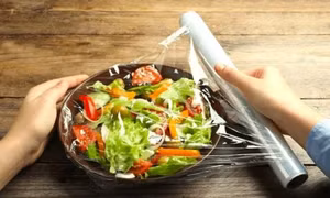 Đây mới là cách dùng màng bọc thực phẩm đúng