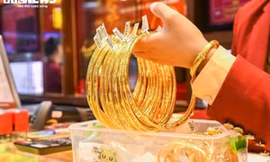 Giá vàng tiếp tục lao dốc, người mua lỗ 11 triệu đồng/lượng chỉ sau 2 ngày