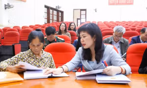 Đại biểu Quốc hội Nguyễn Thị Thu Hà tiếp xúc cử tri huyện Bình Liêu