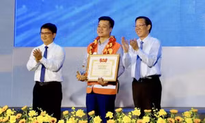 Chủ tịch nước tặng Huân chương Dũng cảm cho "thủ lĩnh" nhóm cứu hộ FAS Angel