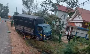 Bắc Giang: Xe tải mất lái va chạm với xe môtô khiến hai phụ nữ tử vong