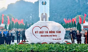 Khánh thành 6 phiến đá khắc các khẩu hiệu tuyên truyền về đặc trưng văn hoá, con người Hạ Long - Quảng Ninh