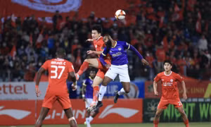 Văn Quyết giúp Hà Nội FC thắng trận derby Thủ đô