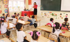 Tiếp thêm động lực cho CBCCVC-NLĐ vùng khó