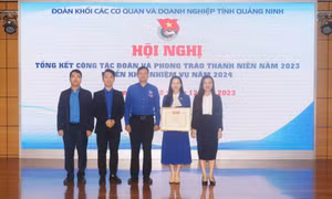 Đoàn Khối nhận cờ thưởng “Đơn vị xuất sắc công tác Đoàn và phong trào thanh thiếu nhi tỉnh Quảng Ninh năm 2023”