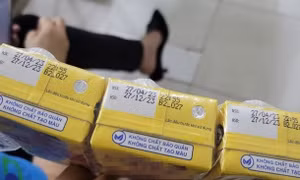 Uống sữa của nhà tài trợ, hơn 50 em học sinh ngộ độc 