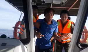 Tai nạn tàu cá 3 người chết: "Tàu chìm quá nhanh, nạn nhân toàn anh em cả"