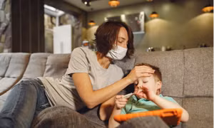 Cách hạ sốt an toàn cho trẻ