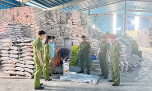 Khởi tố thêm 3 bị can liên quan đến hành vi sản xuất hàng giả là phân bón
