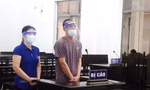 Hai vợ chồng làm giả giấy tờ xe ôtô để lừa đảo
