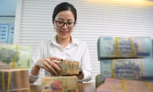 Lãi suất tiền gửi tiếp tục tăng cao