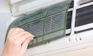 Cách làm sạch bụi bẩn khi điều hòa kém mát
