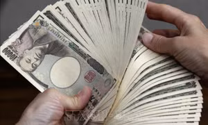 Đồng yen tụt xuống mức thấp nhất trong 20 năm so với USD 