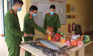 Tăng cường vận động nhân dân giao nộp vũ khí, vật liệu nổ