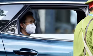 Công an TP.HCM làm việc với ông Đặng Anh Quân, 'cố vấn pháp lý' cho bà Phương Hằng