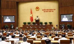 Quốc hội thảo luận các vấn đề về kinh tế- xã hội, thực hành tiết kiệm