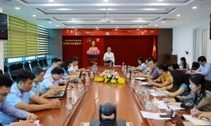 Họp thống nhất xây dựng các nội dung tài liệu phục vụ hoạt động của Tổ công nghệ số cộng đồng